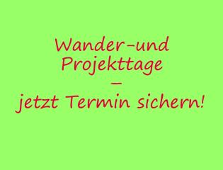 grünes Schild mit Text Wandertage jetzt Termin sichern