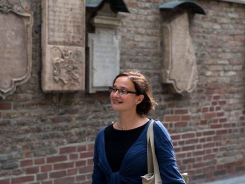 Ein Portraitfoto von Claudia Raith