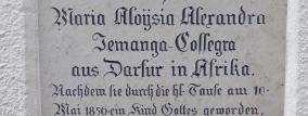 Die Inschrift nennt ein Mädchen aus Darfur begraben in Beuerberg