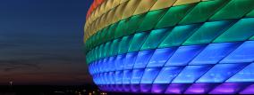 Allianzarena mit Pridefarben
